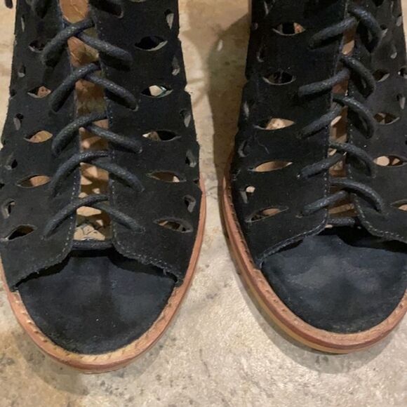 Gianni Bini Black Suede Leather Laser Cut Lace-Up Ankle Booties Size 8M - Picture 4 of 15